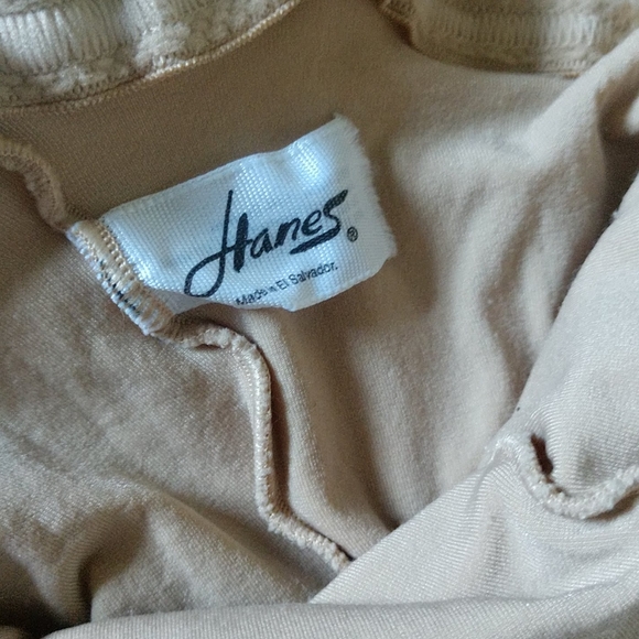 Hanes shape wear. High top and leg coverage - Picture 2 of 3